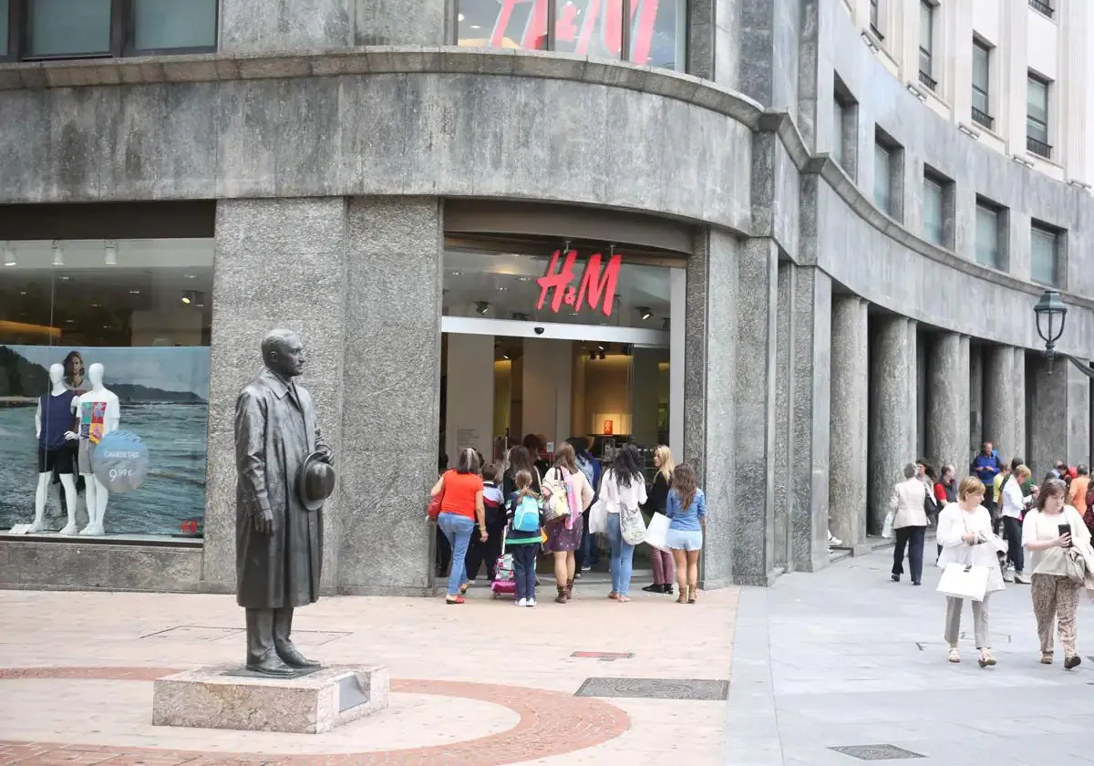 International fashion giant H M to close 28 stores and axe 588